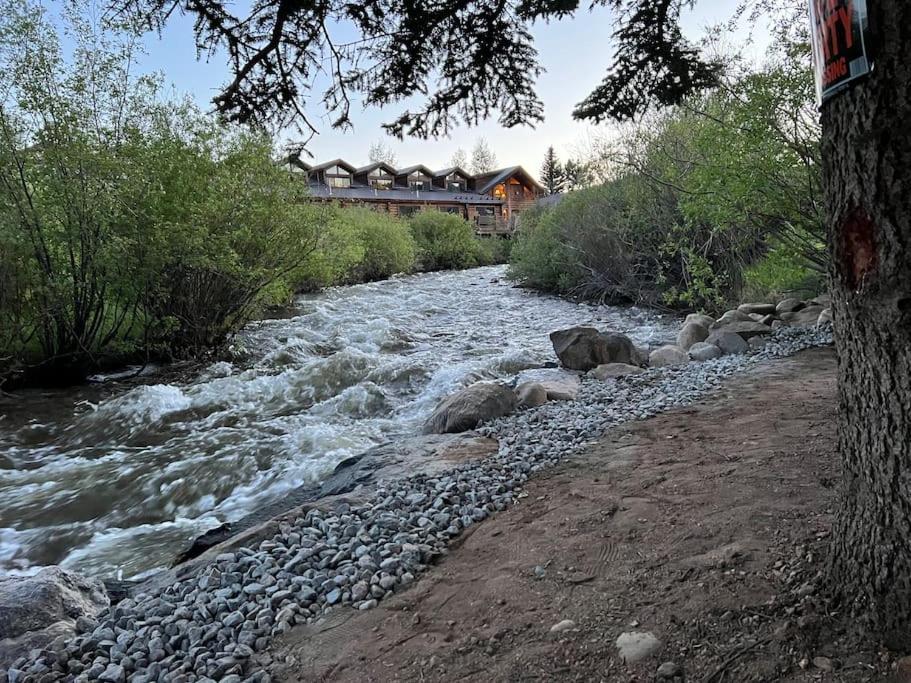 Thorpe On The Water. Creekside Nederland Cabin. Exterior photo