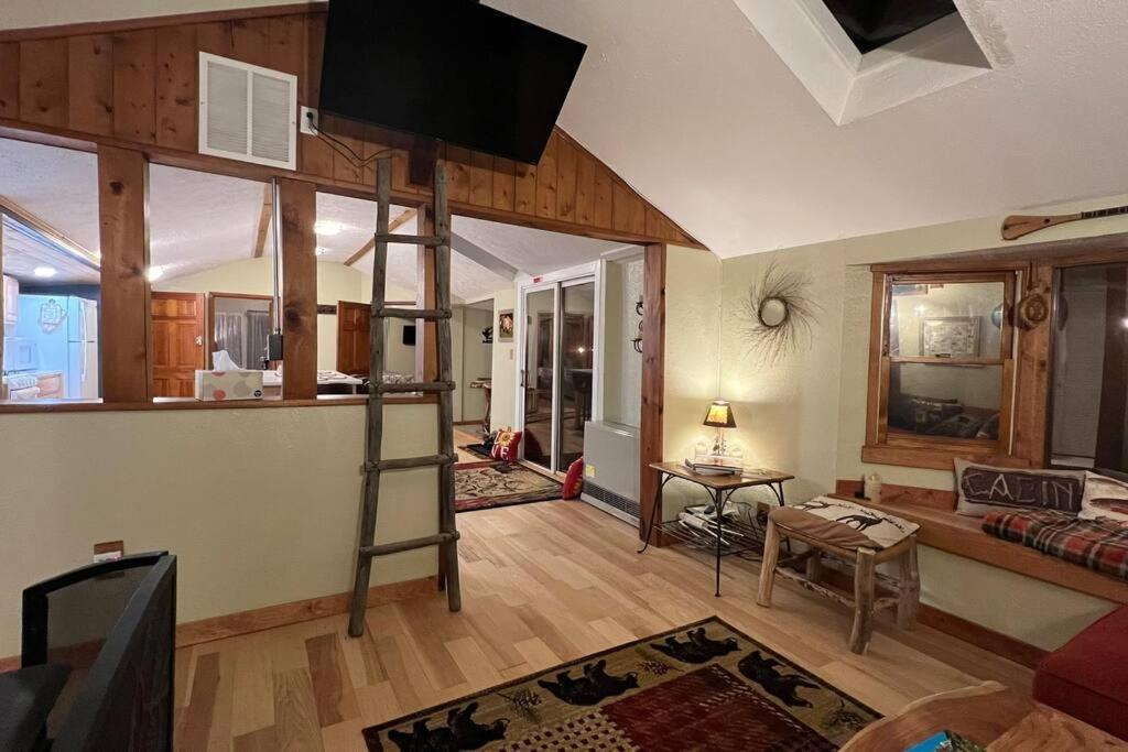 Thorpe On The Water. Creekside Nederland Cabin. Exterior photo