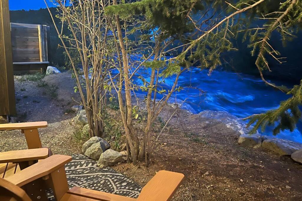 Thorpe On The Water. Creekside Nederland Cabin. Exterior photo