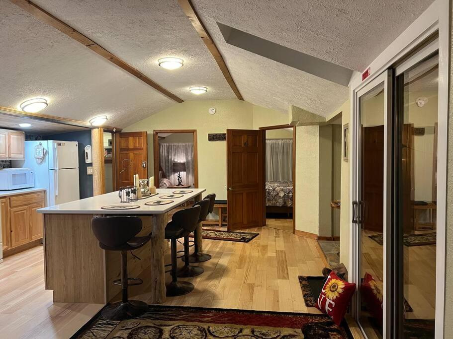 Thorpe On The Water. Creekside Nederland Cabin. Exterior photo
